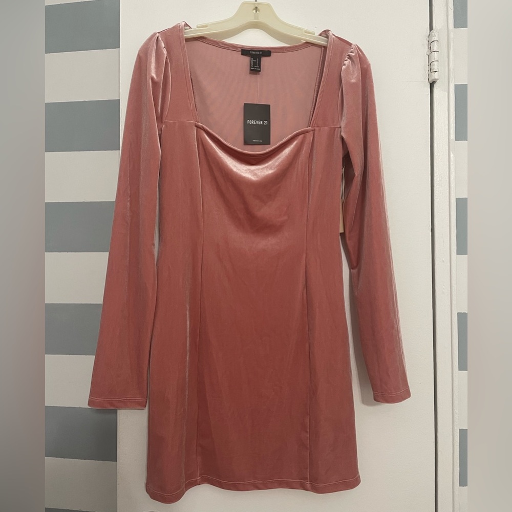 Forever 21 Velvet Pink Mini Dress in Women’s Large
